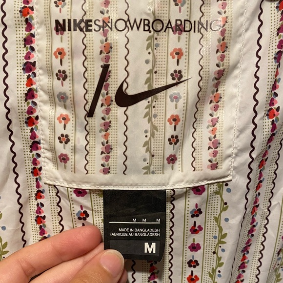 ✨Nike Snowboarding Down Jacket✨ - Picture 4 of 7